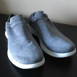 Skechers Grey Goga Max Sz 8